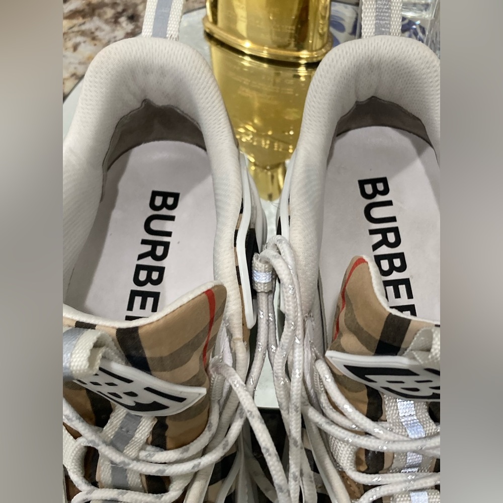 ❌SOLD❌Burberry Tennis Shoes - Picture 5 of 9
